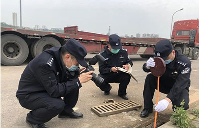 涉嫌向長(zhǎng)江流域非法傾倒30余噸廢物，4人被批捕