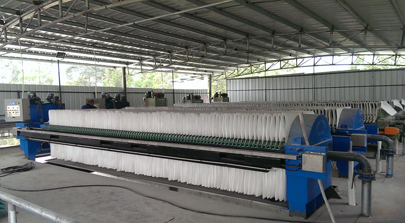 廂式壓濾機(jī)是選礦和泥漿處理的重要過(guò)濾設(shè)備