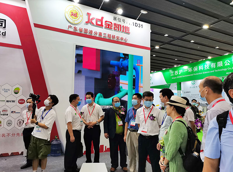 總經(jīng)理龐仲達(dá)先生介紹智能污泥減量減排成套設(shè)備